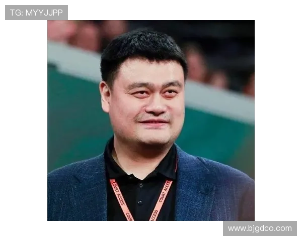 鹈鹕队季前赛备战引关注 姚明称赞球队年轻球员潜力无限