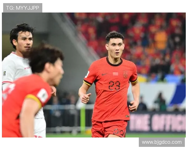 国足逆转击败劲敌展现顽强斗志年轻球员闪耀全场引发热议