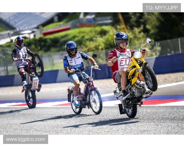 摩托车大奖赛最新动态：车手表现亮眼 赛季竞争愈加激烈