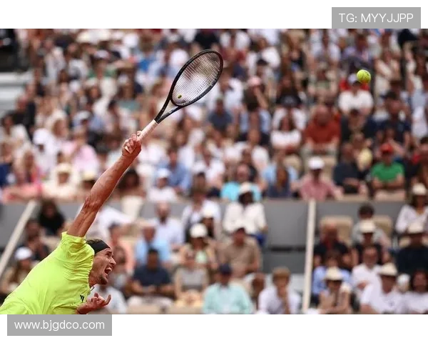 网球世界聚焦：赛季收官战精彩纷呈 新星崛起老将争辉